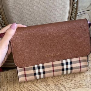 100% Authentic Burberry Crossbody. Brand new!